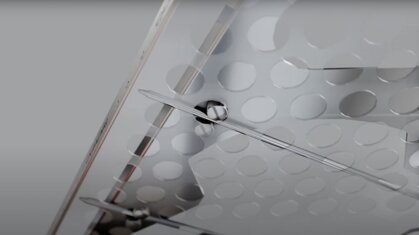 Integrated pins guide the skewers