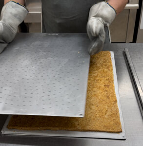 Opening the SFOGLIAMAX tray